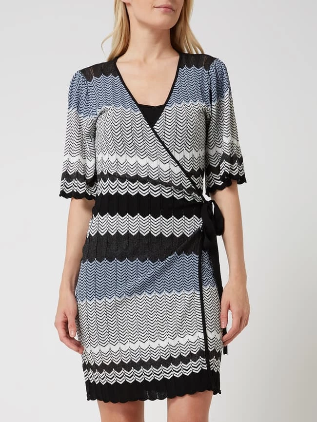 FREEBIRD Wickelkleid Mit Ajourmuster Modell 'Chevron' - Hellblau – Bild 4