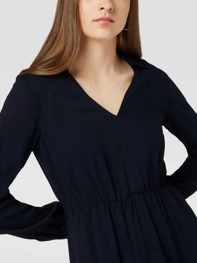 Armedangels Knielanges Kleid Mit V-Ausschnitt Modell 'Desiraa' - Marineblau 5 Armedangels Knielanges Kleid Mit V-Ausschnitt Modell 'Desiraa' - Marineblau – Bild 3