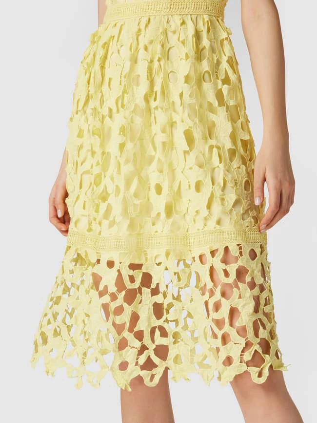CHI CHI London Cocktailkleid Aus Floraler Häkelspitze - Gelb – Bild 3