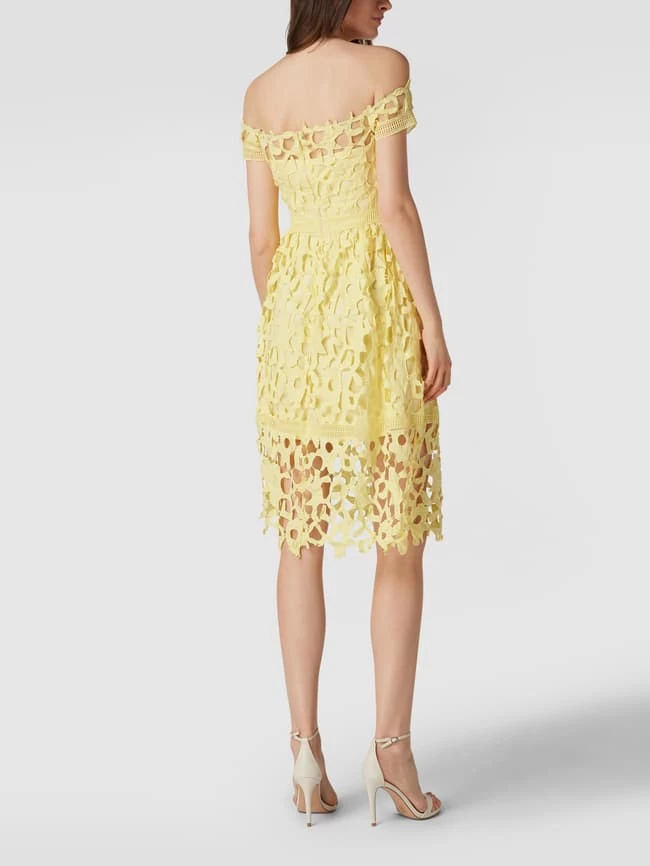 CHI CHI London Cocktailkleid Aus Floraler Häkelspitze - Gelb – Bild 5