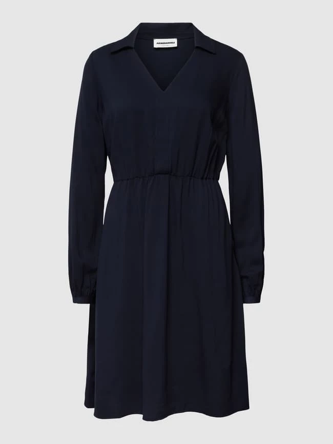 Armedangels Knielanges Kleid Mit V-Ausschnitt Modell 'Desiraa' - Marineblau 4 Armedangels Knielanges Kleid Mit V-Ausschnitt Modell 'Desiraa' - Marineblau – Bild 2